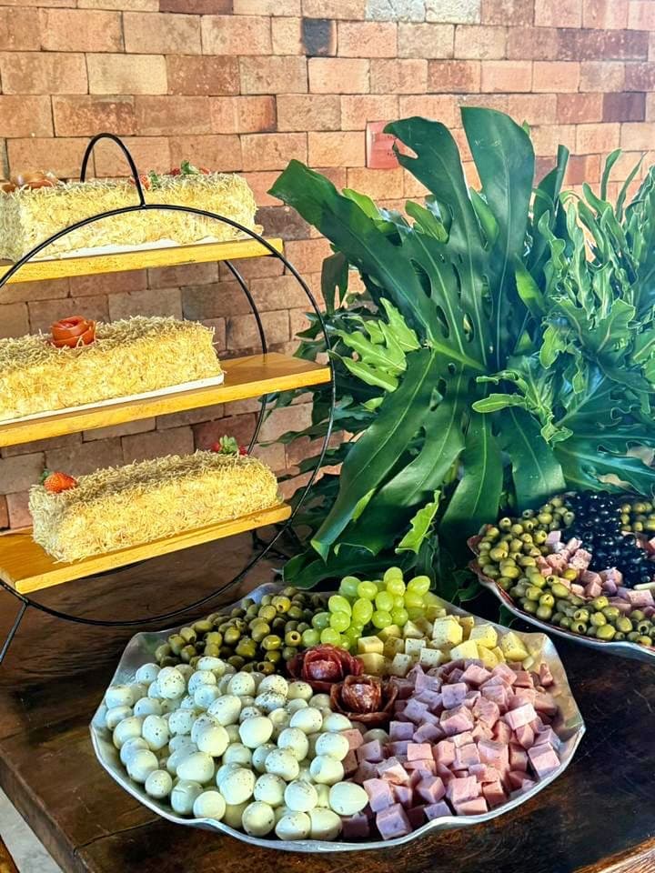 Mesa de buffet da Adelaide Festas & Buffet — foto 7