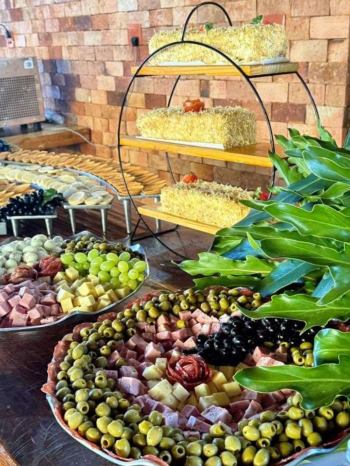 Mesa de buffet da Adelaide Festas & Buffet — foto 8