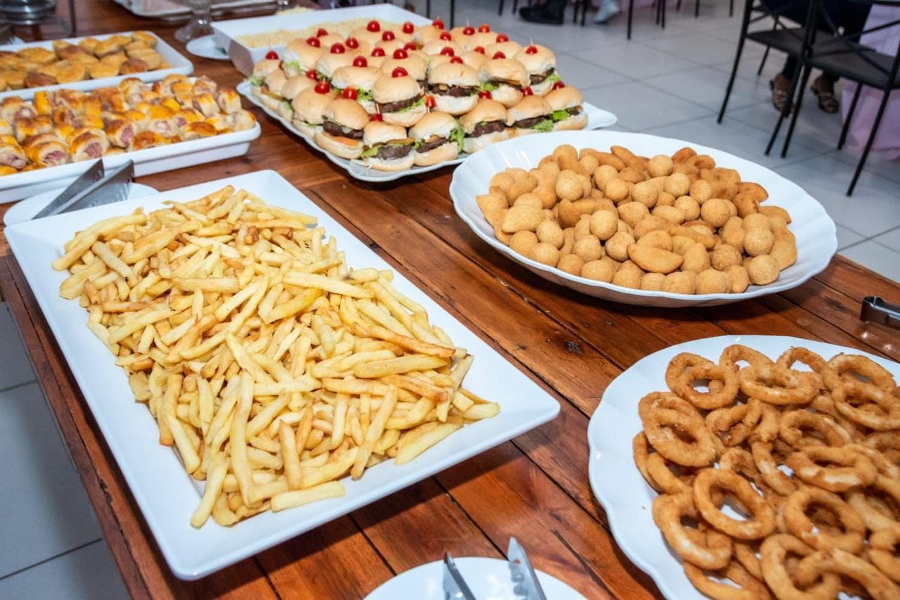 Mesa de buffet da Adelaide Festas & Buffet — foto 9